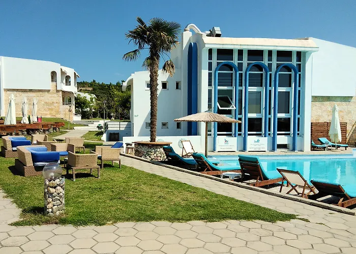 מלון Skion Palace Hotel-bungalows & Boutique