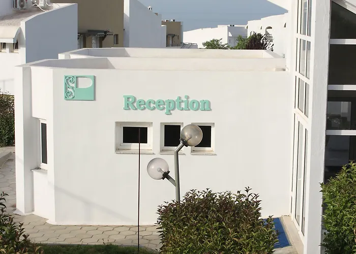 Skion Palace Hotel-bungalows & Boutique מלון 4*