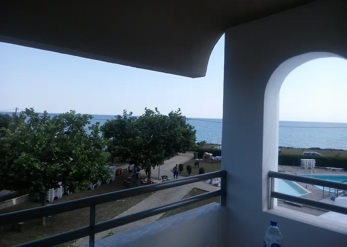מלון Skion Palace Hotel-bungalows & Boutique 4*